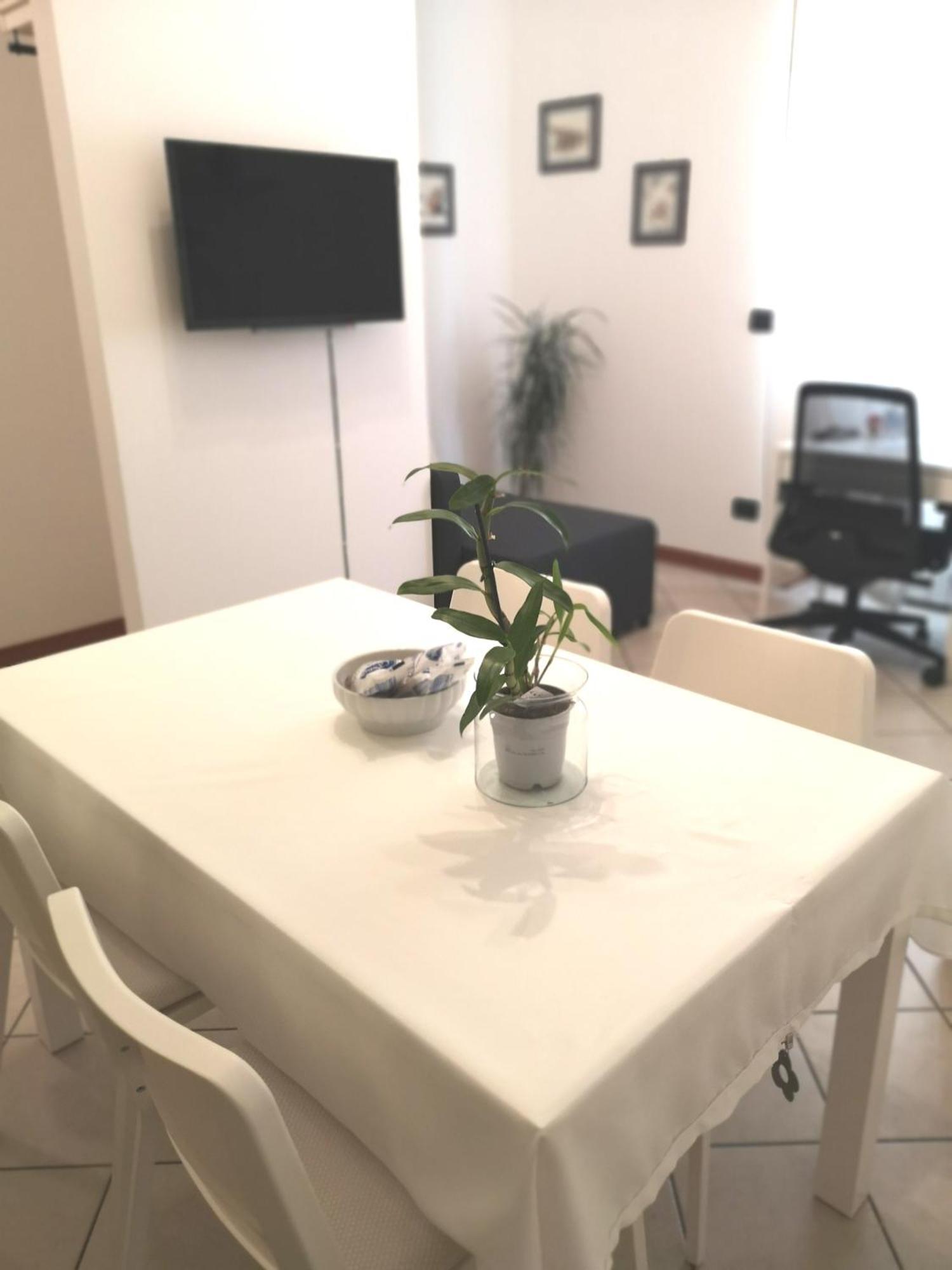 Holiday Apartment - Brescia Centro - Parcheggio Privato Exteriör bild