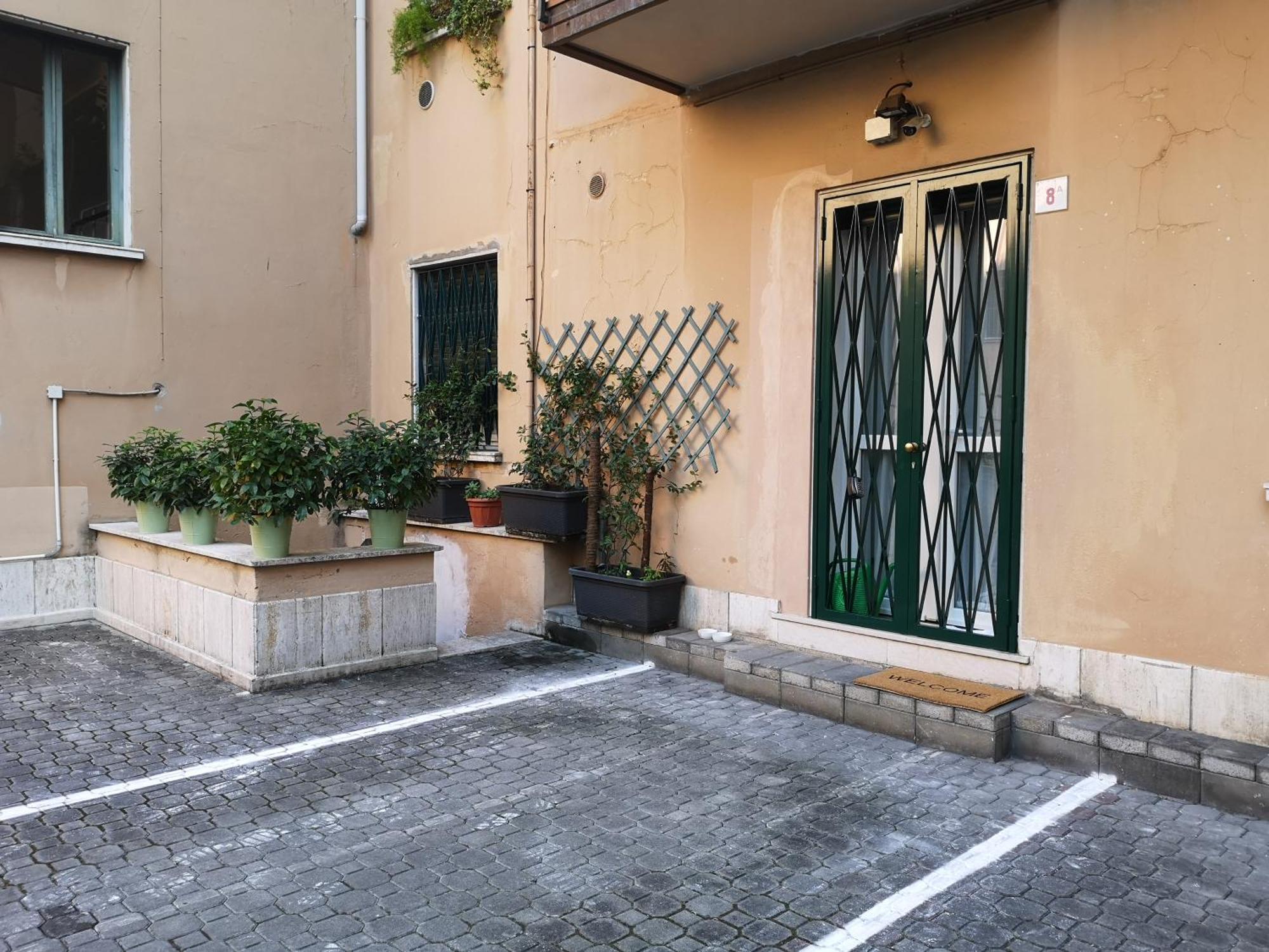 Holiday Apartment - Brescia Centro - Parcheggio Privato Exteriör bild